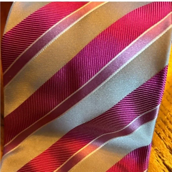 Burberry London Silk Tie Pink & Silver Diagonal Stripe w/ Knight Logo - Picture 3 of 9